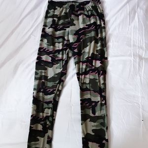size small camo with pink outline leggings